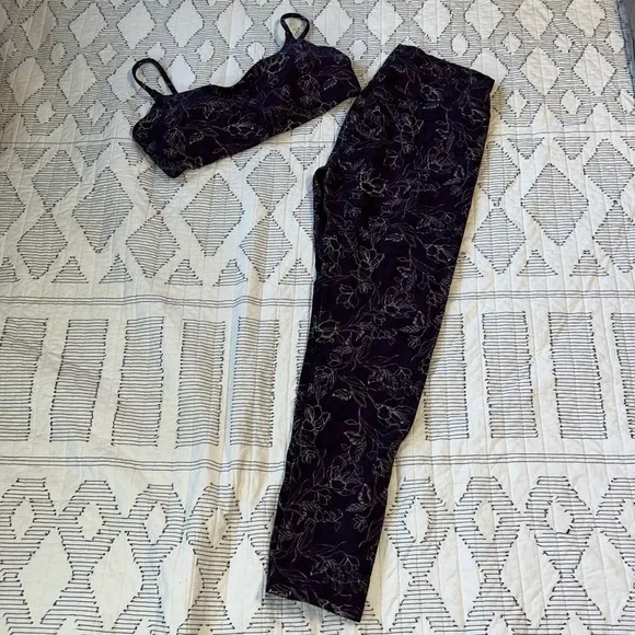 Stori - Floral Sports Bra and Leggings Set in Purple and White Size 12 - Picture 2 of 8